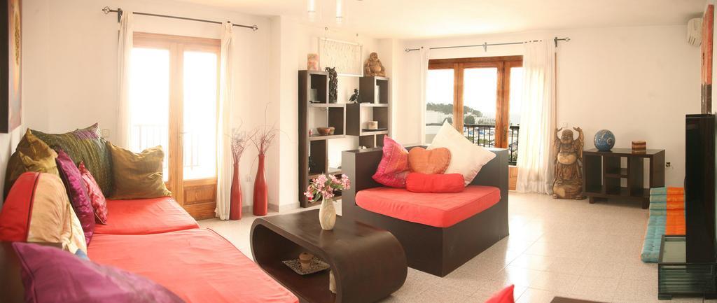 Hostal Y Apartamentos Santa Eulalia Santa Eularia des Riu Eksteriør bilde