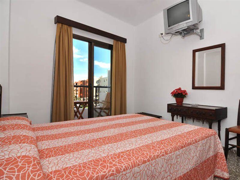 Hostal Y Apartamentos Santa Eulalia Santa Eularia des Riu Eksteriør bilde