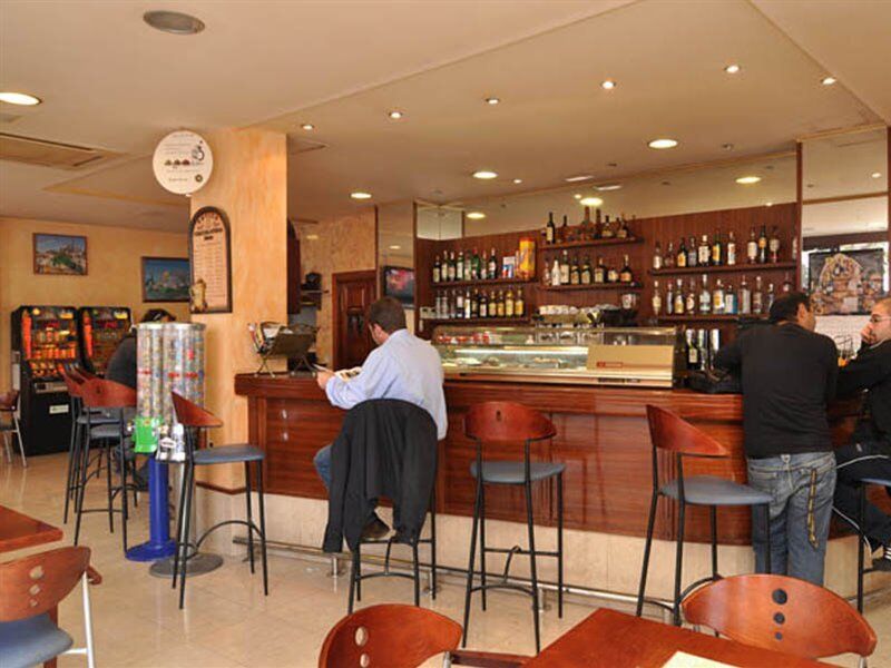 Hostal Y Apartamentos Santa Eulalia Santa Eularia des Riu Eksteriør bilde